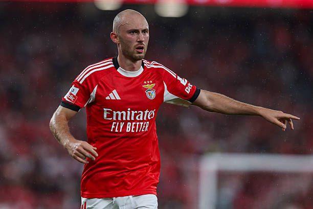 El partido que está haciendo este tio es para ponerlo en todas las escuelas de fútbol