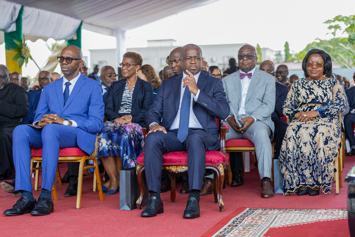 HermanImmongaul's tweet image. [#ActivitésVGP] Inauguration du siège de la CDC, pilier stratégique de notre architecture financière.

Dans un contexte exigeant, elle contribue à la diversification économique et à la mise en œuvre du PNCD.

⏰
#CDC 
#PNCD 
#Gabon🇬🇦