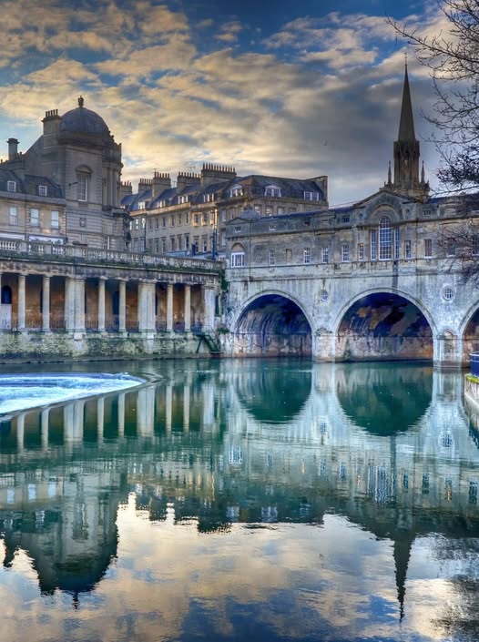 TheScribblerCMB's tweet image. The gorgeous city of Bath, the spa town at the heart of Austen’s novel, Persuasion. 🤩

#JaneAusten #Bath