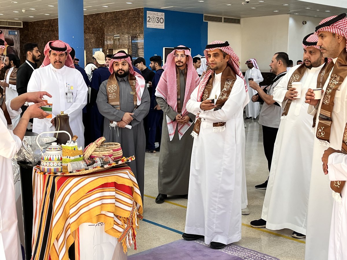 PSCEMS_KSU's tweet photo. #تغطية
أقامت #كلية_الأمير_سلطان_بن_عبدالعزيز_للخدمات_الطبية_الطارئة بحضور سعادة عميد الكلية ووكلائها ورؤساء الأقسام وكافة منسوبيها
حفل احتفاء بمناسبة #يوم_التأسيس_السعودي 
اعتزاز بهويتنا وفخراً في وطننا.

#يوم_بدينا https://t.co/2ZhBfOoHrH