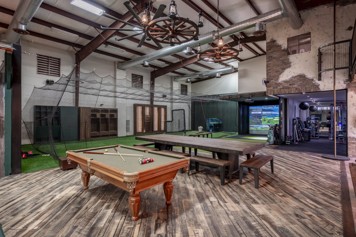 Zillow Gone Wild 🏡 tweet media