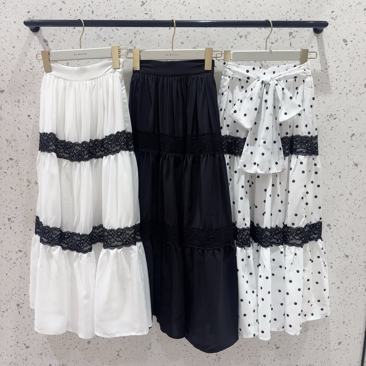 New Arrival

【店舗新作入荷】

本日店舗に新作入荷いたしました！

ダブルレースティアードSK
color： OW / BK / Dot
price：￥8,900（taxin)

入荷時間は店舗によって異なりますので
予めご了承ください。