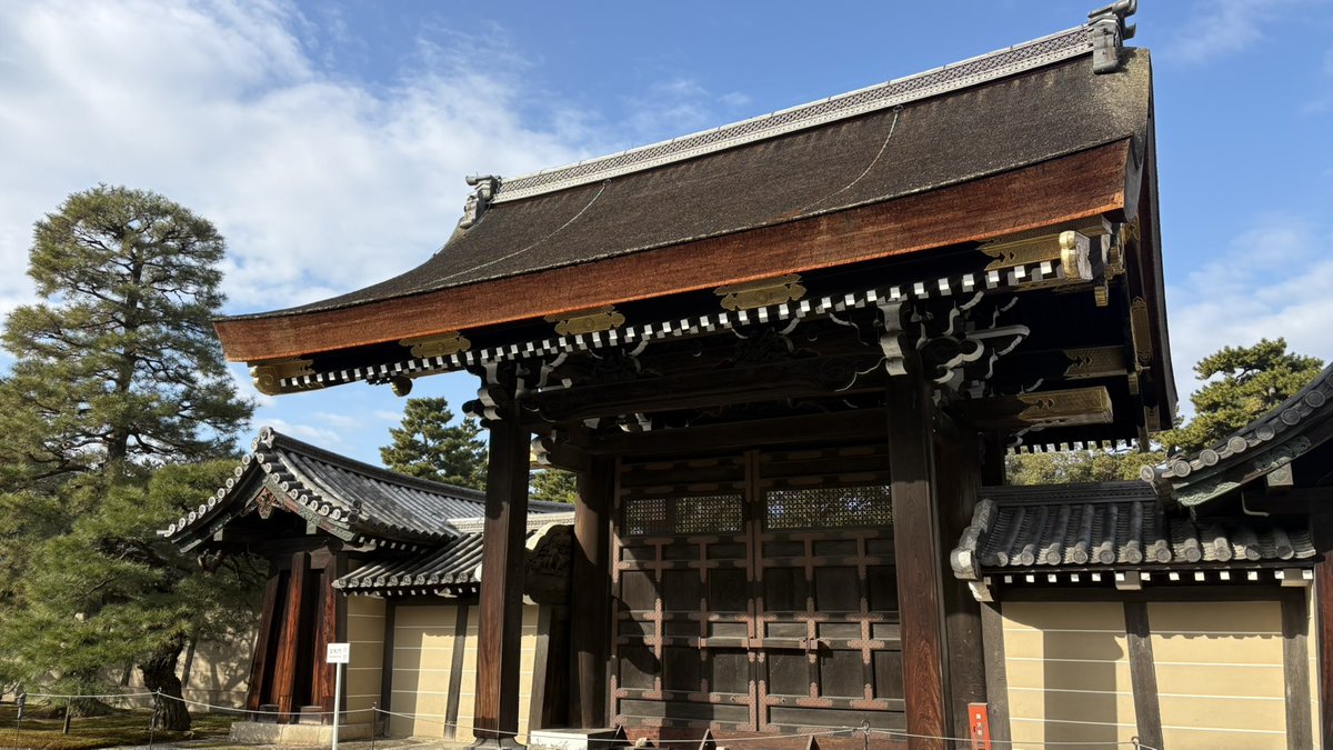 京都観光に行ってきました～。西本願寺と京都御所、蛤御門を見ることができました。歴史を感じられてとても素晴らしかったです。