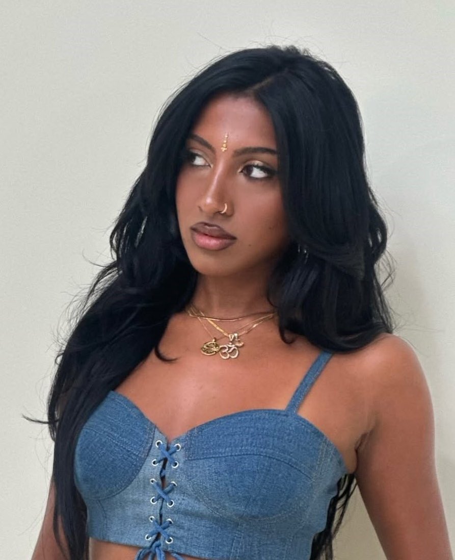 PopBase's tweet image. KATSEYE’s Lara tells The Cut what the “Eat Zucchini” lyric from ‘Internet Girl’ means:

“It means eat a d***. It’s quite obvious, I think.”

(thecut.com/article/katsey…)