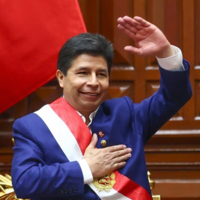 El único Presidente Constitucional de Perú se llama  Pedro castillo y fue elegido por 8,836,380 personas que representan el 50.126% del país y se encuentra secuestrado