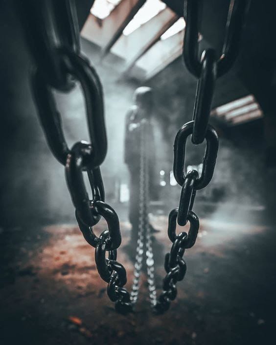 कड़ी से कड़ी जोड़ते जाओ
                              तो जंजीर बन जाती है,
मेहनत पर मेहनत करो
                              तो तक़दीर बन जाती है।

#GoodMorningEveryone 
#NewYear2026