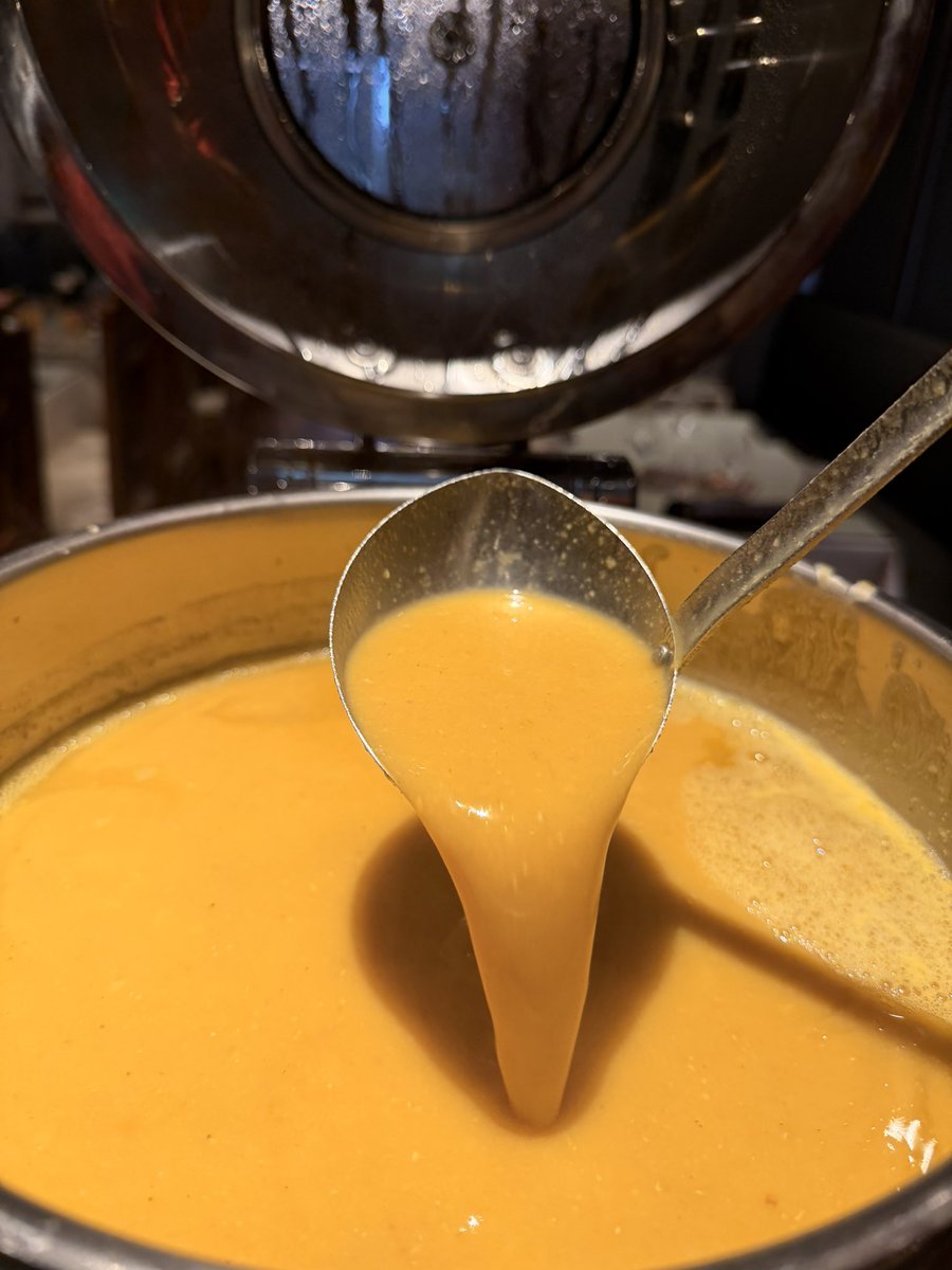 Grand_Pyramid's tweet image. 🇪🇬✨ 本日のおすすめ ✨🇪🇬  

ほんの少しだけ、日常を離れてみませんか？  

スパイスの香りに包まれた店内、  
色鮮やかなエジプト料理が並ぶテーブル 🍽️  

今日は、ただのランチではありません。  
東京ではなかなか出会えない本格エジプト家庭料理を味わう特別なひとときです 🌿