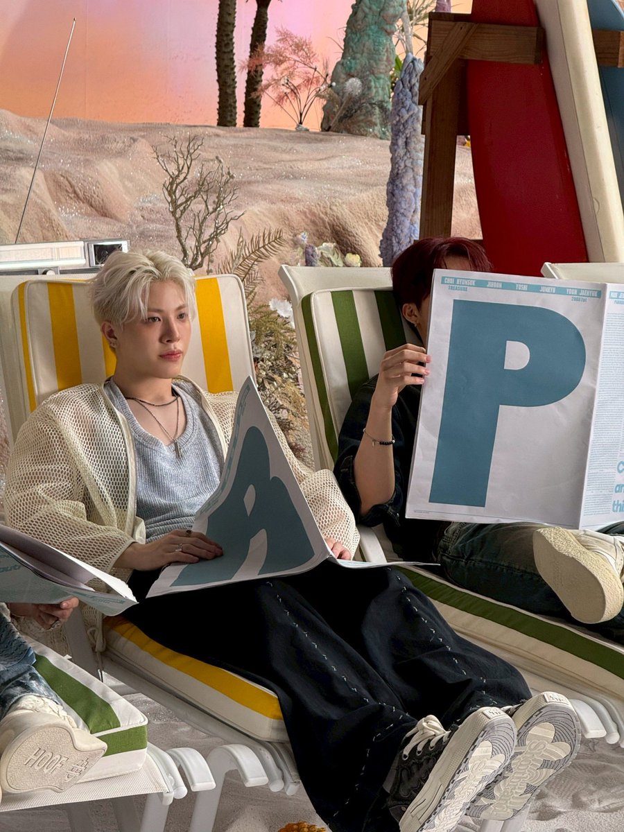 [🐺➡️🐮] From #PARKJEONGWOO

จองฮวาน สุขสันต์วันเกิดมากๆเลยนะ 🎉 ขอบคุณที่รับฟังพี่เป็นอย่างดีและเป็นเมมเบอร์ที่พึ่งพาได้เสมอ มาใช้ชีวิตด้วยกันอย่างดีกับพี่ๆต่อไปนะ วันนี้กินของอร่อยเยอะๆ และขอให้เป็นวันที่มีความสุขที่สุดในโลก รักเสมอนะ จองฮวาน ♥️

21ST HWANDERLAND