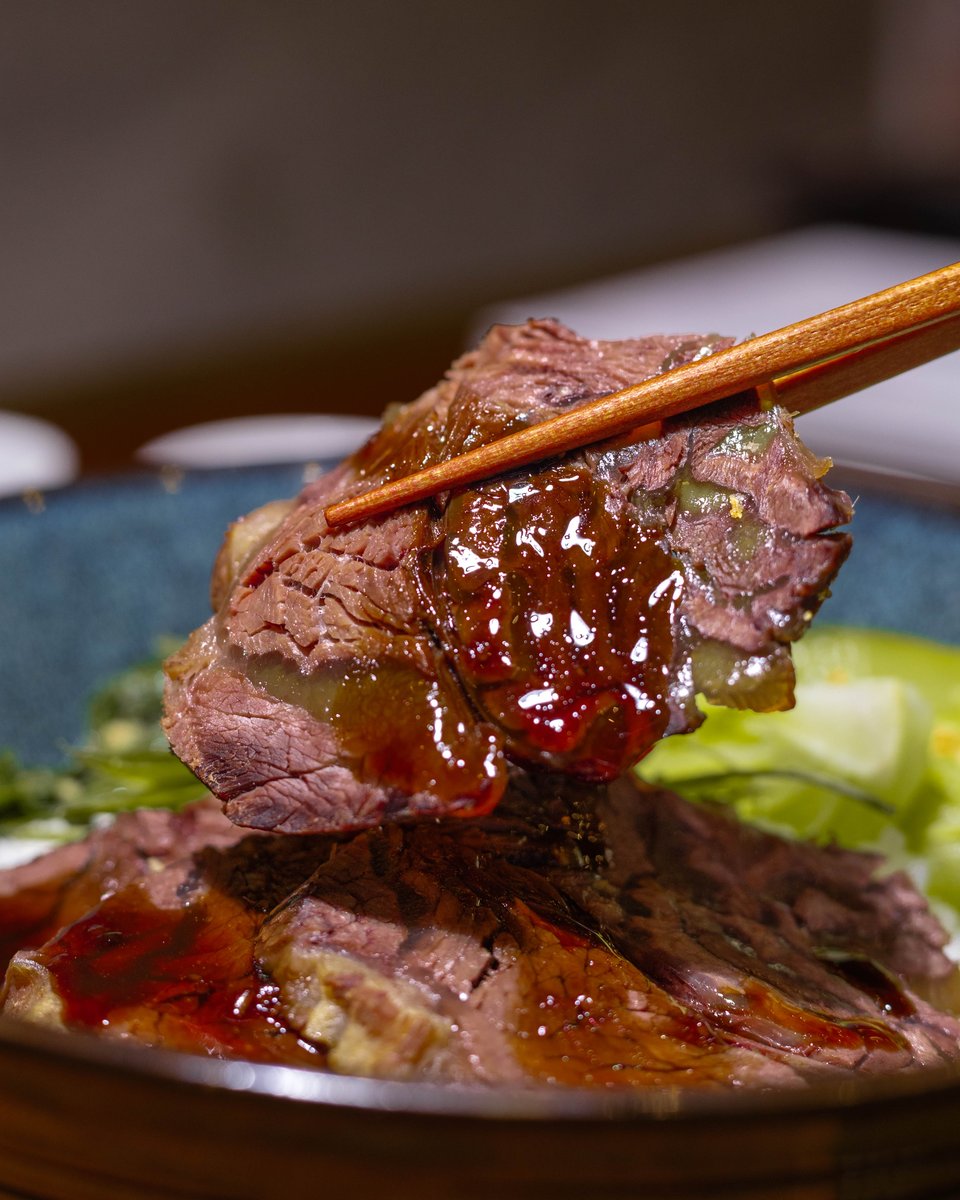tienmas's tweet photo. Tender braised beef, polished savor, and steamed rice in one Taiwan Rice Bowl. Take your time and enjoy.

#TienMas #TaiwanRiceBowl #BraisedBeef #RiceBowl #TaiwaneseCuisine https://t.co/Z2fPxdTmBz