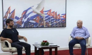 🇨🇺🇦🇷ǀ Para continuar ampliando las relaciones de amistad y cooperación entre el Partido Comunista de #Cuba y Patria Grande de #Argentina, el doctor Roberto Morales Ojeda, recibió a Juan Grabois, líder y fundador de esta organización.
🔗acortar.link/pBK2ZS