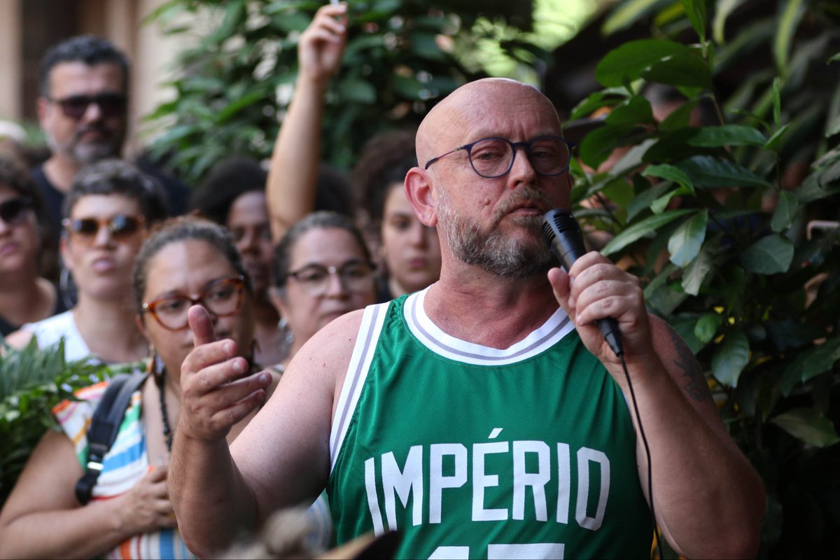 vozdosamba_'s tweet photo. Precisamos falar sobre o professor Luiz Antônio Simas…

Sabe MUITO!

#CarnavalVDS https://t.co/g4HbpIivgU