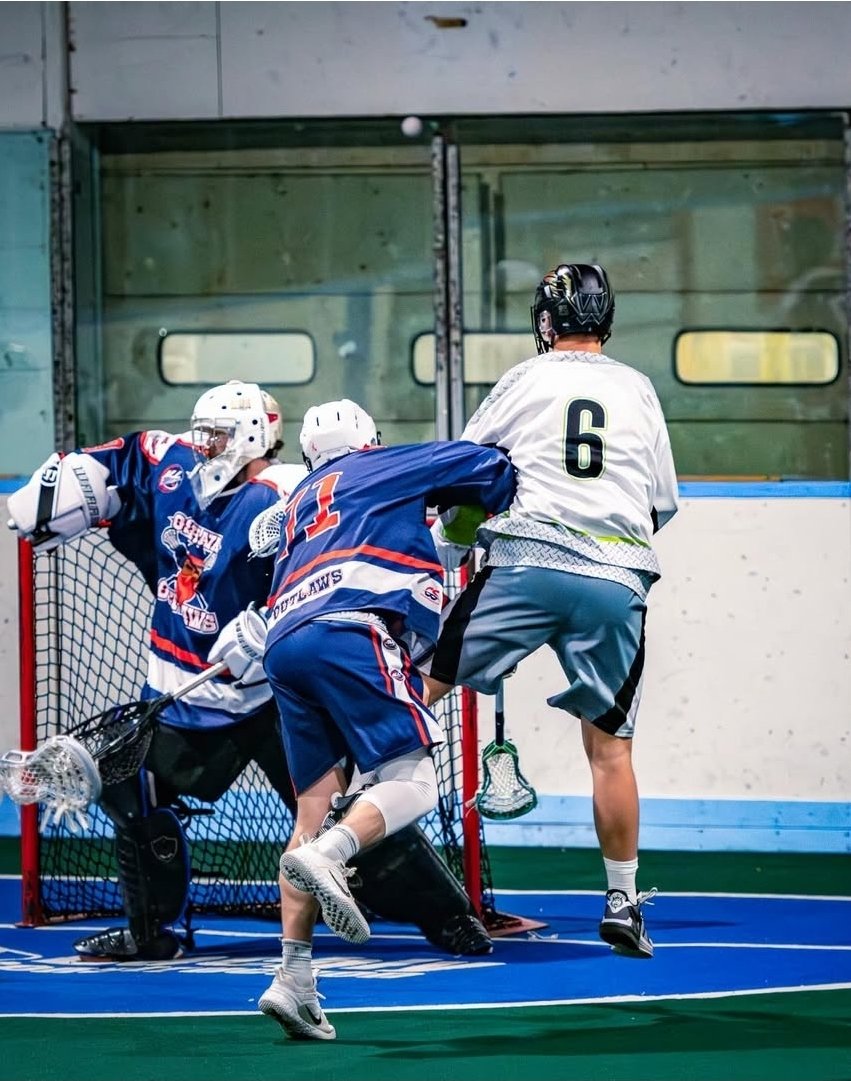 allsteelhawks's tweet photo. Six straight in the W column. Welcome back to Landen Sinfield with 4 goals and 4 assists in a 20-8 win over the @OshawaOutlaws in @ArenaLacrosse action on Saturday.  See full report:
https://t.co/UpmThdn5G7
Thanks to Jay Saucier for the photos.
@SportDurham https://t.co/WO9VMuQbiQ