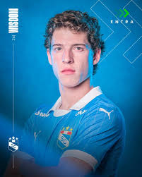 Díganme que hizo mal Ian Wisdon para que Catriel Cabellos le quite un puesto en el equipo? 
Que dolor de ojos ver jugar a Catriel.