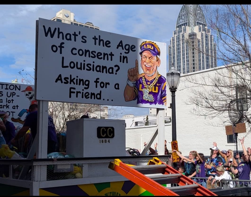 TidalTowel's tweet photo. The Comic Cowboys get @Lane_Kiffin  in #MobileAL, again.

#MardiGras

#RollTide
#TidalTowelUp 
#LSWho https://t.co/MFqCZCaUh7