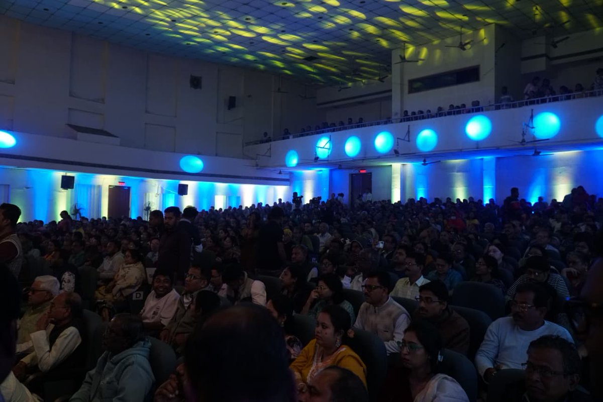 মাননীয়া মুখ্যমন্ত্রী মমতা বন্দ্যোপাধ্যায়ের উদ্যোগে এবং  পশ্চিমবঙ্গ সরকারের তথ্য ও সংস্কৃতি বিভাগের আয়োজনে হুগলি জেলার চন্দননগর রবীন্দ্রভবনে অনুষ্ঠিত "হারানো সুর" অনুষ্ঠানের  অন্তিম দিনে মাননীয় মন্ত্রী ইন্দ্রনীল সেন-এর গানে উদ্বেলিত হলো আপামর দর্শক।