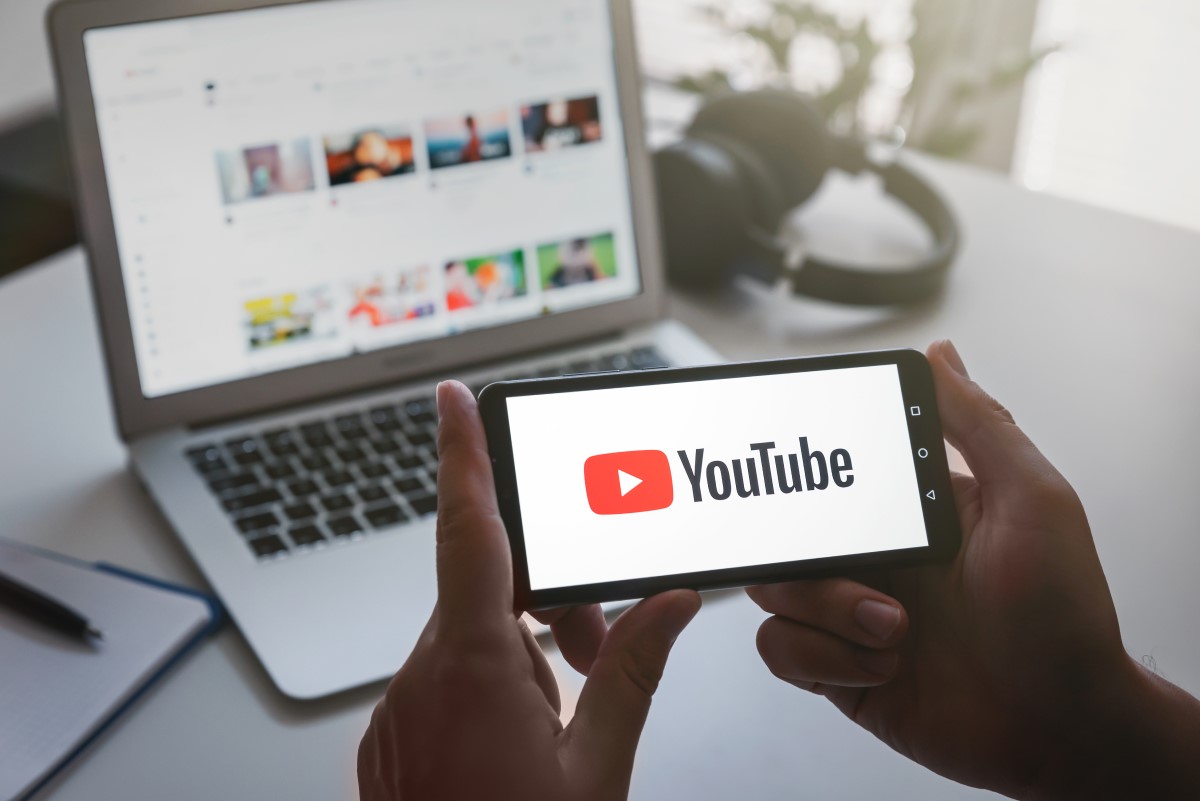 NoticiasRNN's tweet photo. La plataforma de videos YouTube, propiedad de Google, registró una caída masiva y global la noche de este martes 17 de febrero de 2026. Según los reportes iniciales, el servicio comenzó a presentar interrupciones críticas a partir de las 7:45 p.m. ET (8:45 p.m. hora local), afectando tanto la versión de escritorio como la aplicación móvil en múltiples regiones del mundo.

https://t.co/A4Nb0ucCqU

#NoticiasRNN #YouTube #plataforma #Something #Google #interrupciones