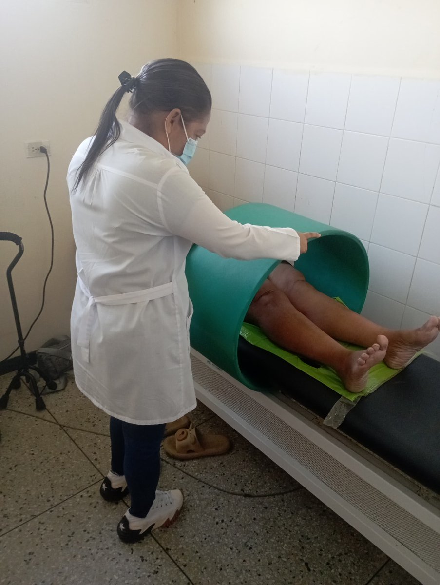 En el SRI "Cornelio Alvarado" de Píritu, los licenciados Laichel Leyva y Yoemi Rodríguez González transforman vidas. 🩺💪 No solo es rehabilitación, es devolver la esperanza y la movilidad al pueblo de #Anzoátegui. ¡Orgullo de nuestra Brigada Médica! 🇨🇺🇻🇪 #CubaPorLaVida