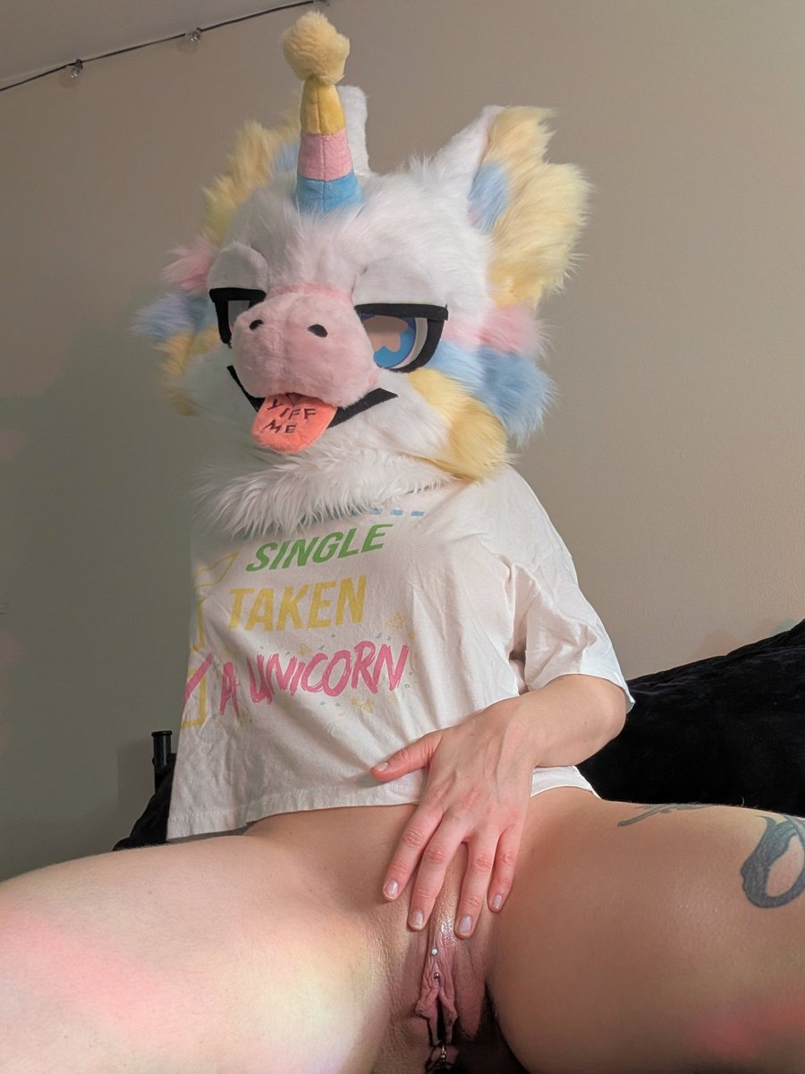 shyyrye's tweet photo. iso a couple to be a unicorn for 🦄 here's my application 🤭 https://t.co/MStxW0TKan