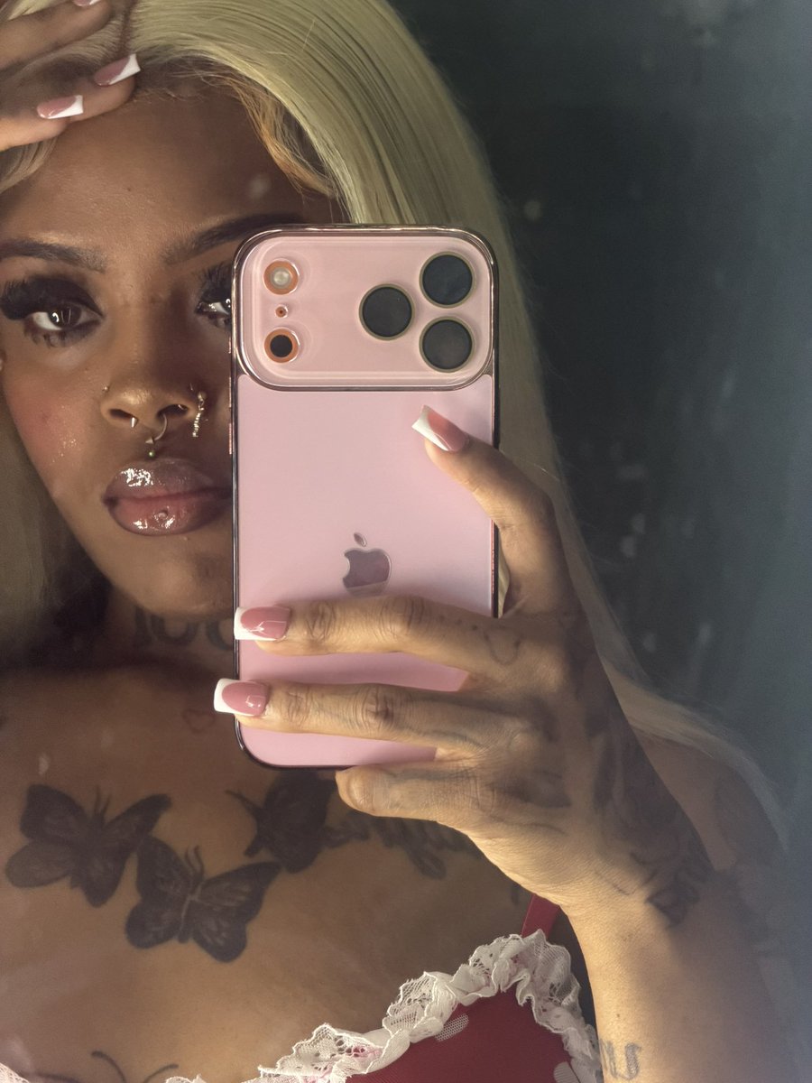 kii2tattedd's tweet photo. With yo pretty ass 💋 
#milwaukee #friends #lesbian #bisexual https://t.co/SgyVXy94uY
