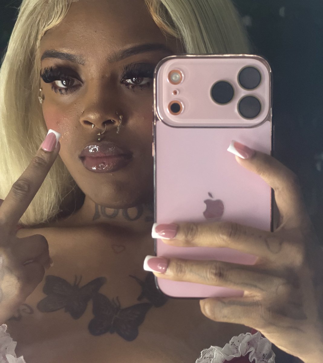 kii2tattedd's tweet photo. With yo pretty ass 💋 
#milwaukee #friends #lesbian #bisexual https://t.co/SgyVXy94uY