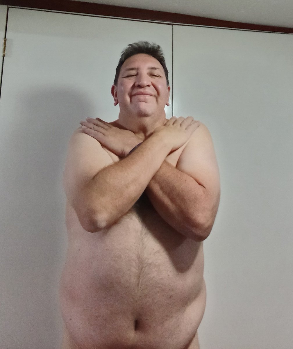 Cuando hace mucho calor me gusta desnudame en mi casa y en mi habitación.  Son momentos que me fascina a estar libre sin perjuicios y sin ropa.