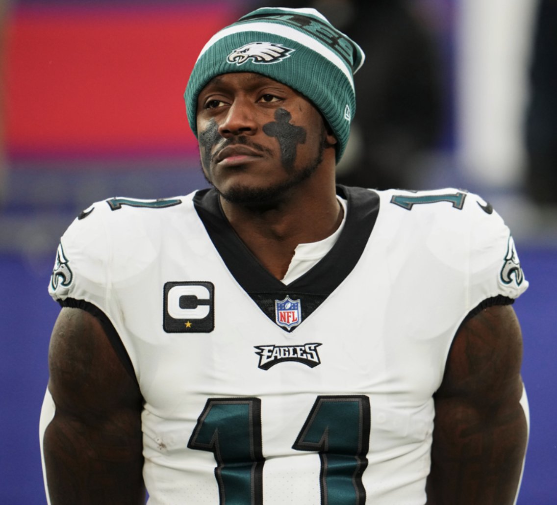 𝐑𝐞𝐩𝐨𝐫𝐭: The Eagles want to keep star wide receiver AJ Brown in Philadelphia next season, per <a href="/RealDGunn/">Derrick Gunn</a>
 
They do NOT plan on trading him 😳
