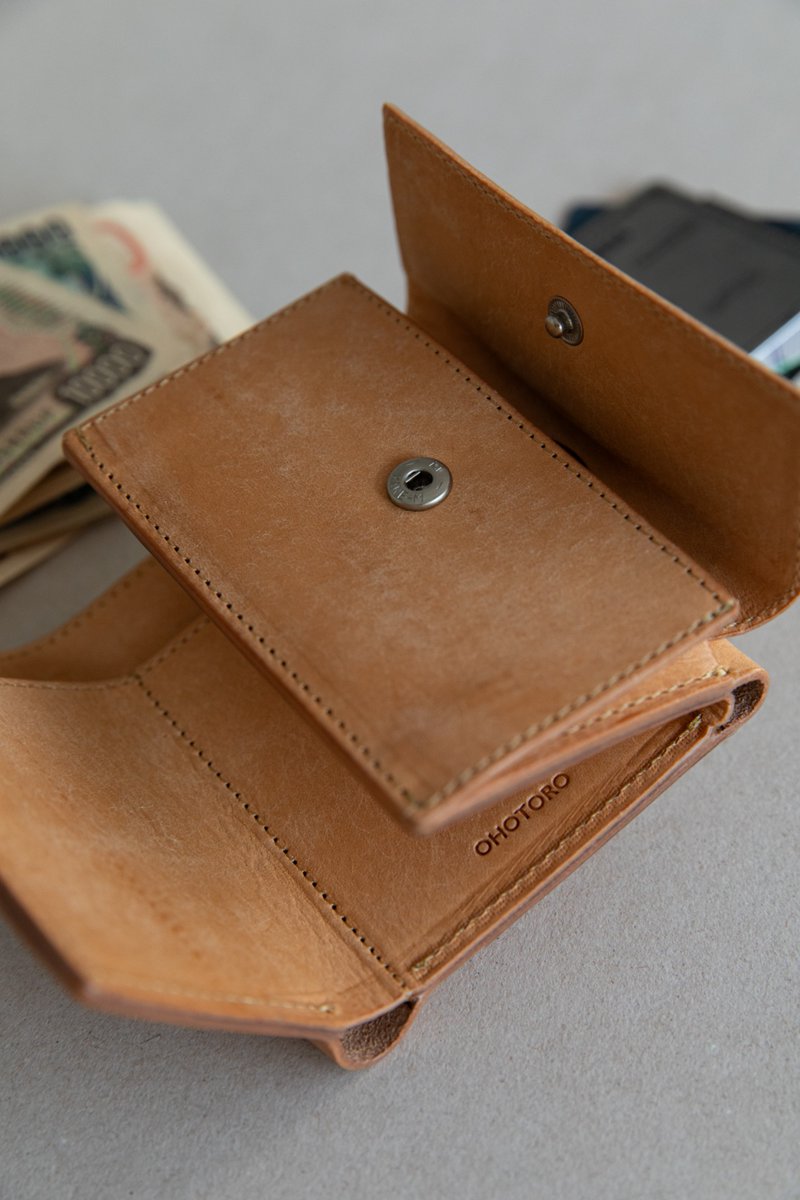 自然の恵みから生まれたイタリア製「Vegetable leather」を使用した