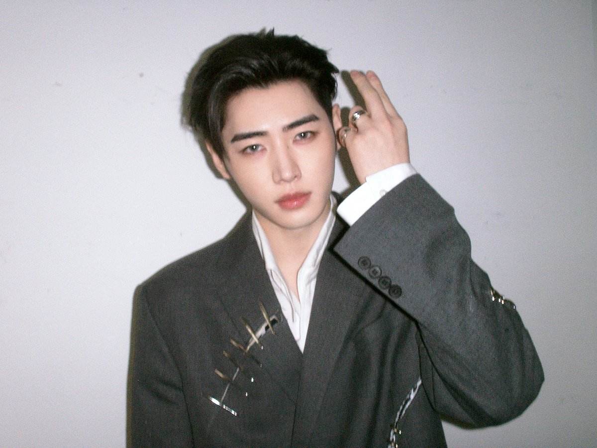 hoon tweet media
