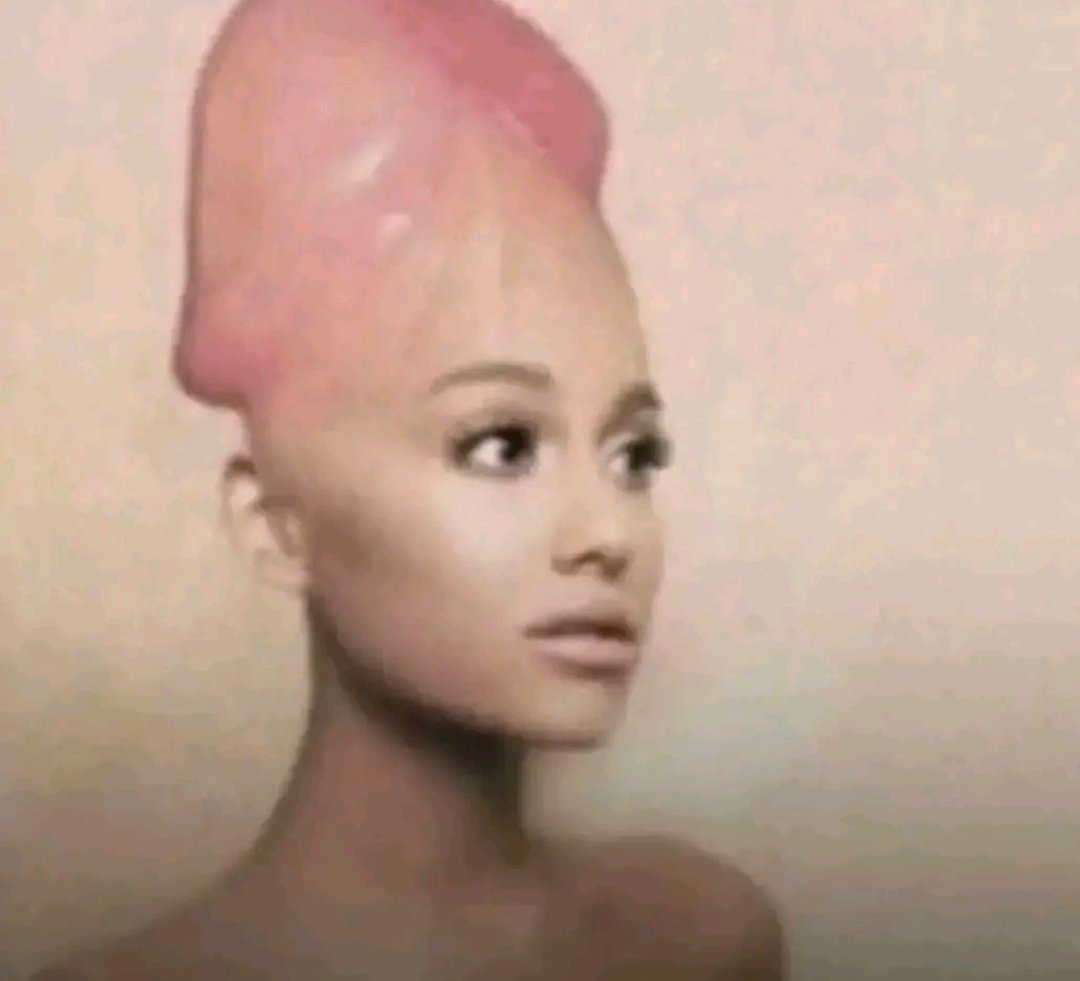 La foto d ariana glande m persigue