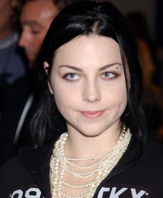 amy lee doing things tweet media