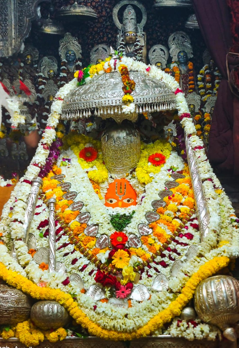ShriAyodhya_'s tweet photo. श्री हनुमान जी महाराज जी की प्रातः कालीन शुभ मंगला श्रृंगार आरती दर्शन।

श्री हनुमानगढ़ी अयोध्याधाम।

जय श्री राम 🌿 https://t.co/7MZKO8p8n6