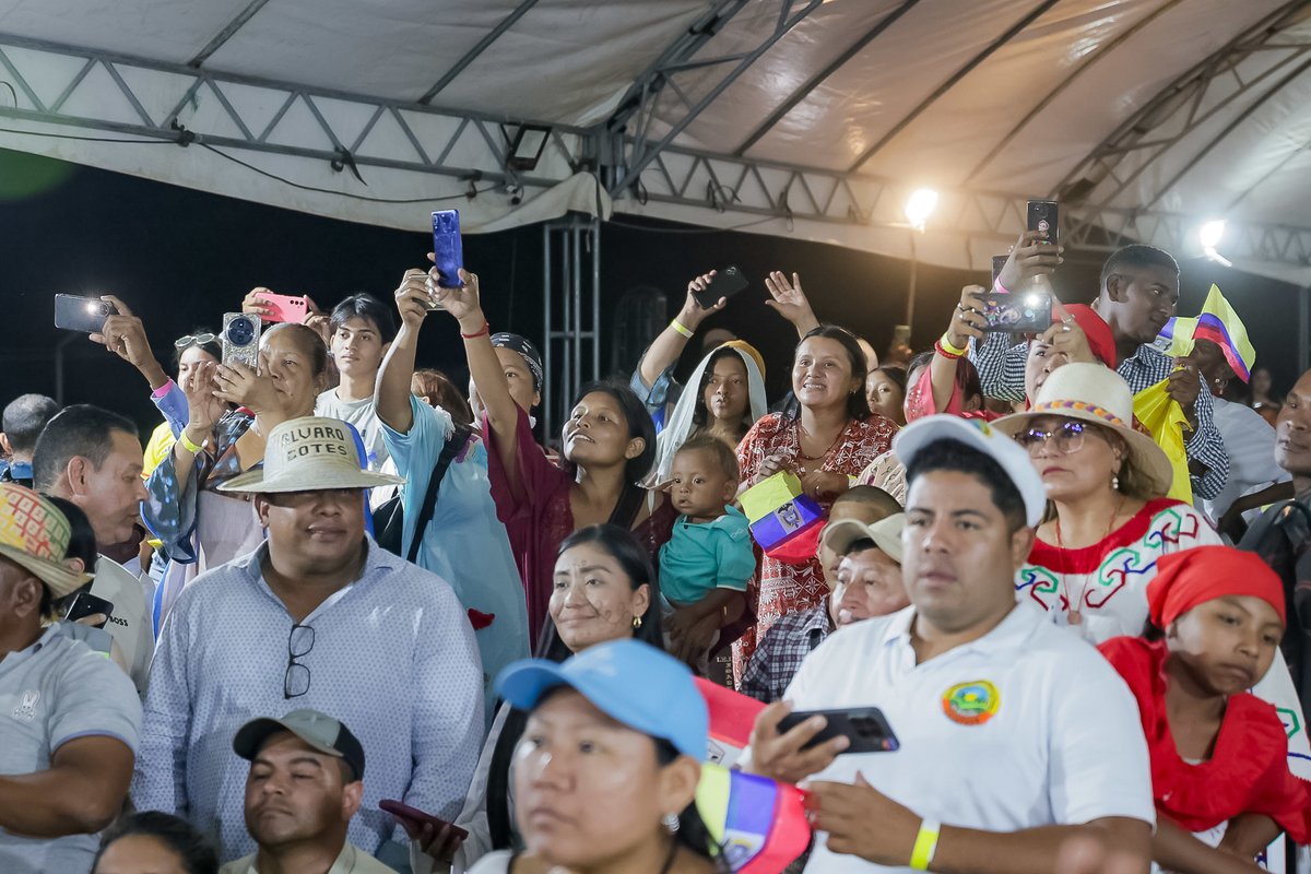 ¡El Gobierno del Presidente <a href="/petrogustavo/">Gustavo Petro</a> está en La Guajira! 

El mandatario llegó a la comunidad de Yotojoroin, Uribia, para recorrer la planta de tratamiento de agua potable de la comunidad, que asegura agua a más de 5000 indígenas wayuu. 
#PetroLeCumpleALaGuajira