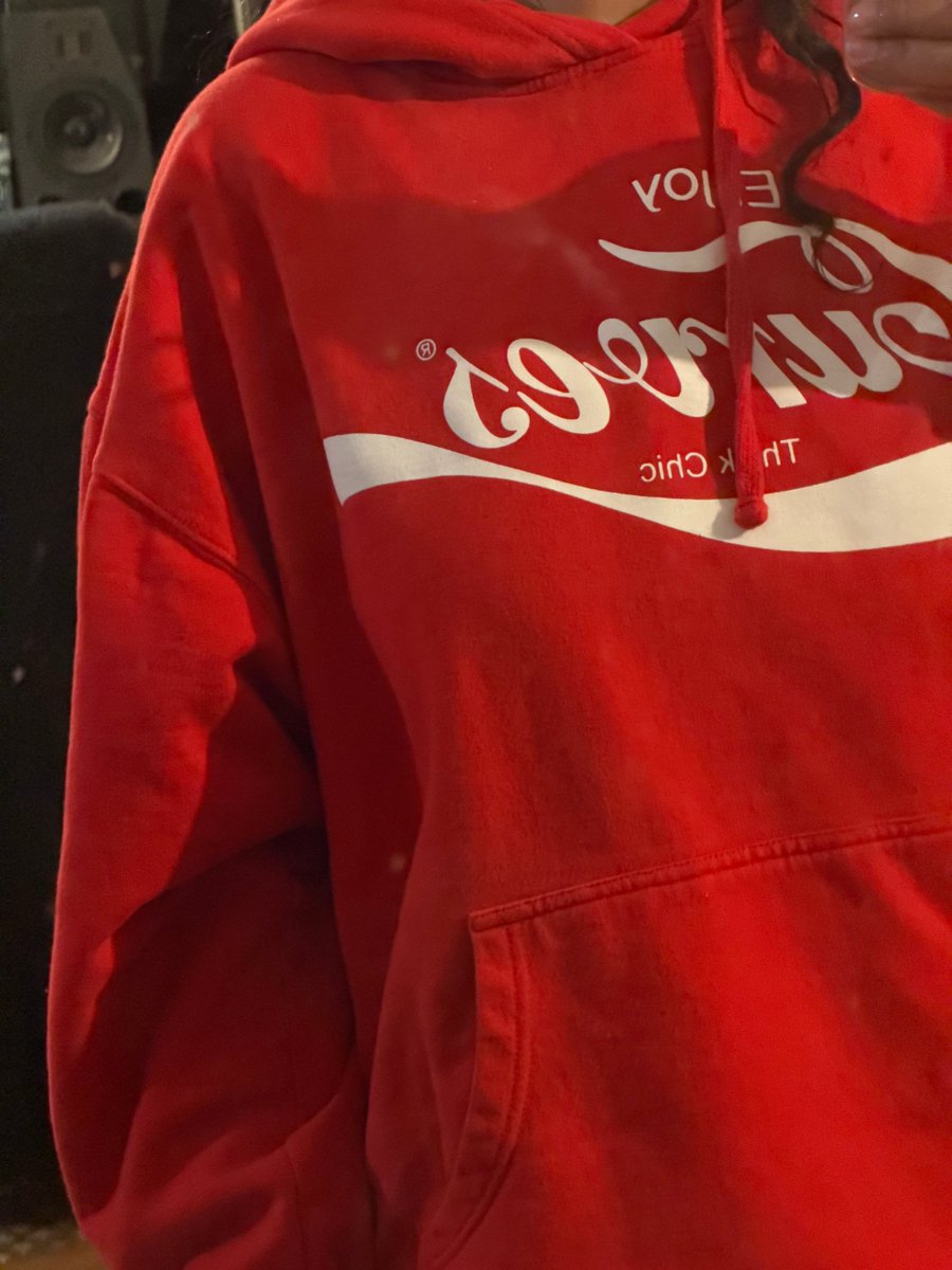 Ellie V ⚡️ tweet media