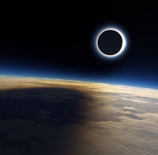 forallcurious's tweet photo. BREAKING🚨: Starting February 17, 2026, Earth enters what astronomers are calling a "golden age" of solar eclipses. 

Over the next three years, six solar eclipses will sweep across the planet: three "ring of fire" annular eclipses and three total solar eclipses, all between 2026 and 2028.
