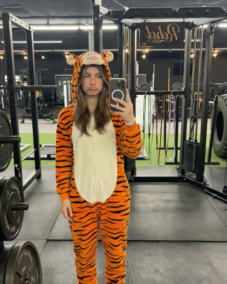 𝑬𝒗𝒂✦ tweet media