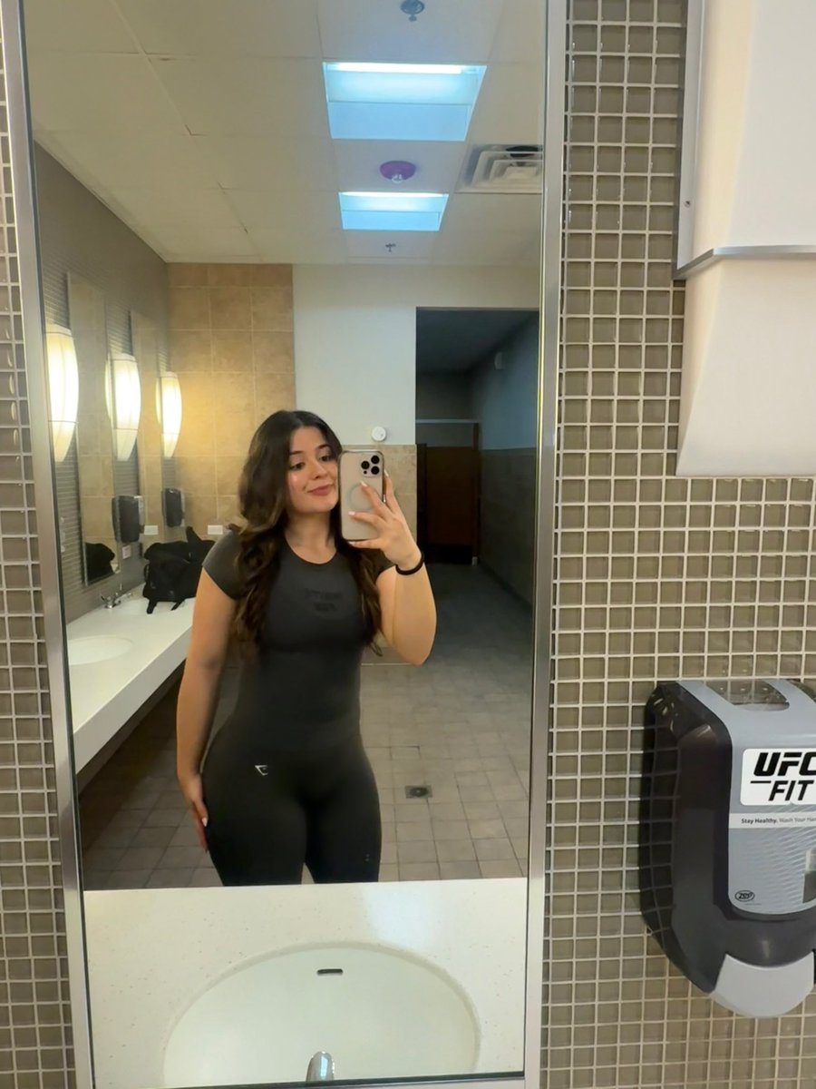 mev 🏀🧸🌹 tweet media