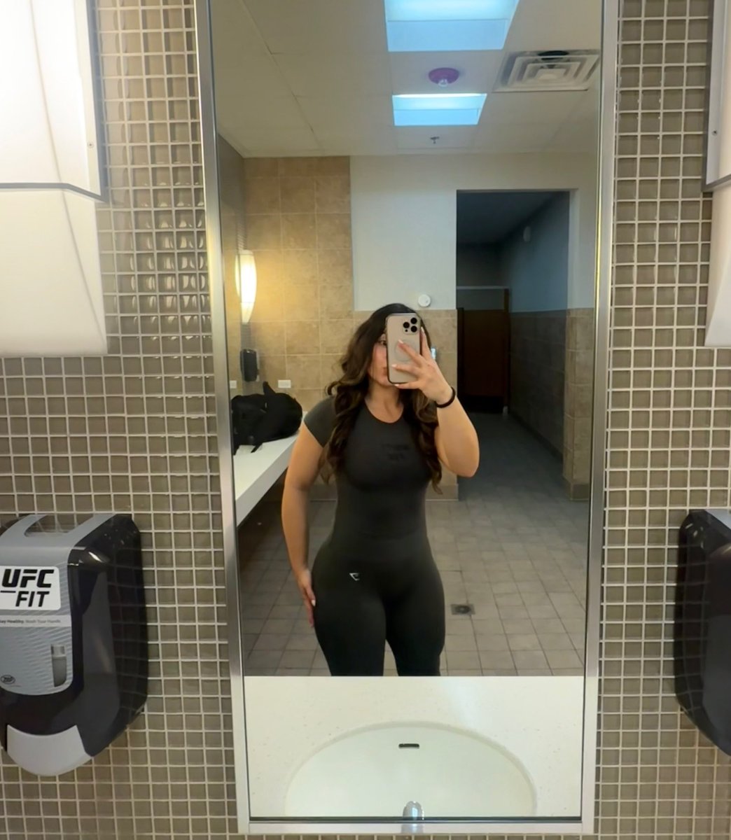 mev 🏀🧸🌹 tweet media