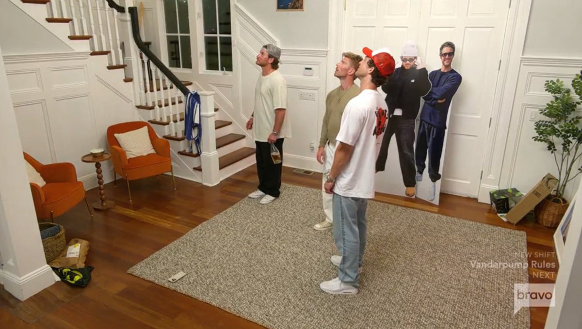 gibsonoma's tweet photo. This shot of all of the boys staring up at Ciara as she tells them to go to their rooms took me OUT #SummerHouse https://t.co/qrzKsbVlMd