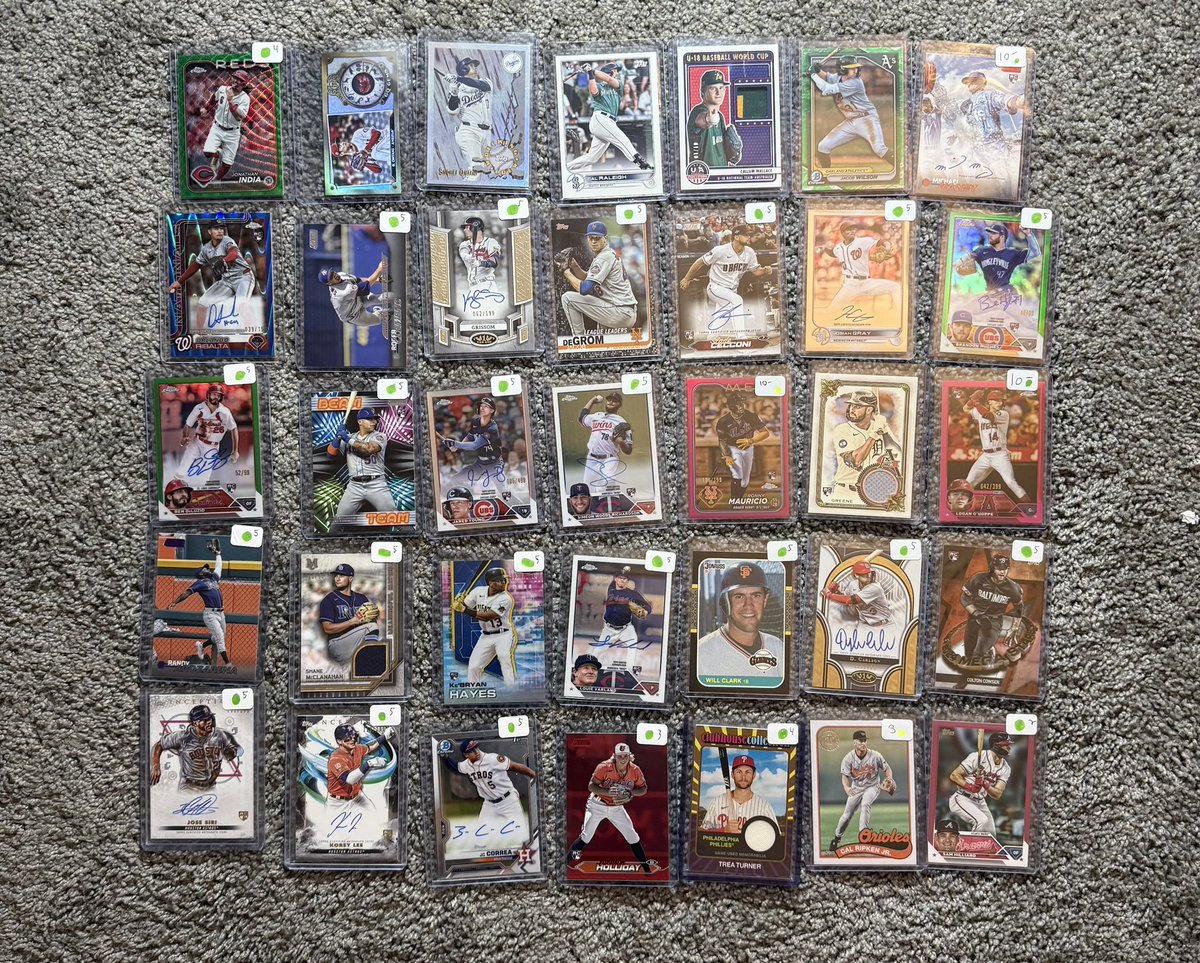 All $3 each!

Rookies, sp’s, rainbow foils, parallels, numbered!

Shipping details in bio!📦

Some great deals in here!