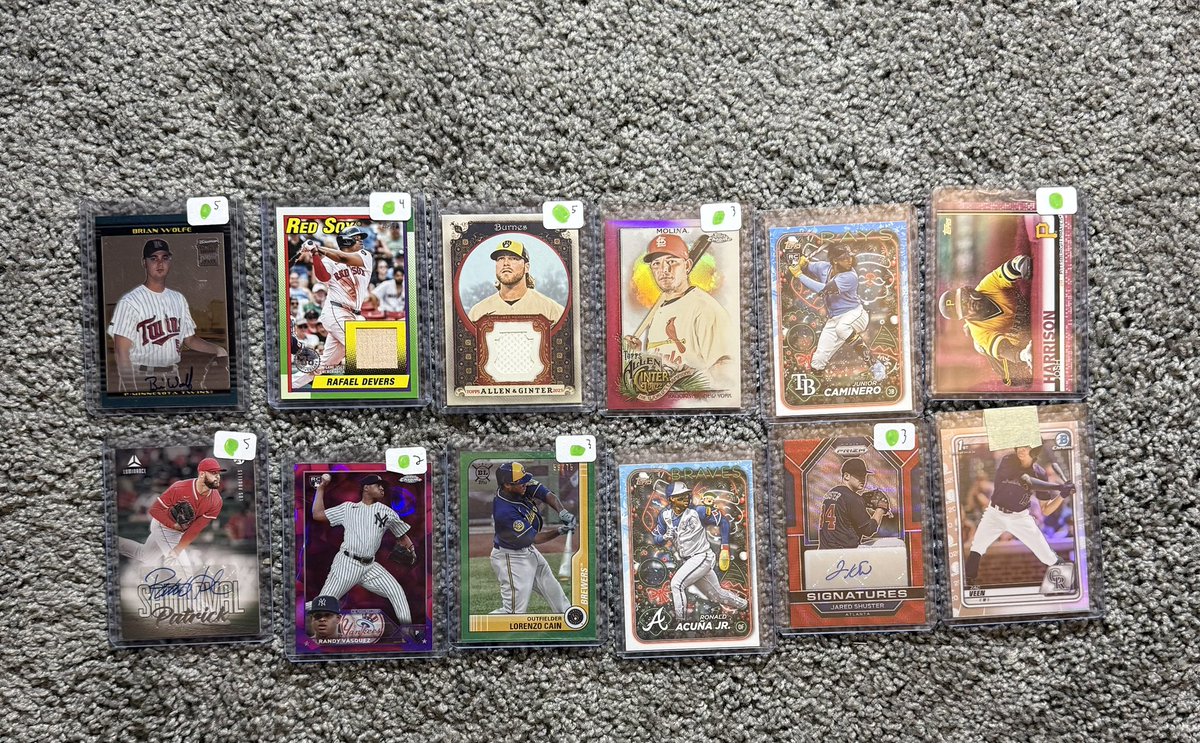 All $3 each!

Rookies, sp’s, rainbow foils, parallels, numbered!

Shipping details in bio!📦

Some great deals in here!