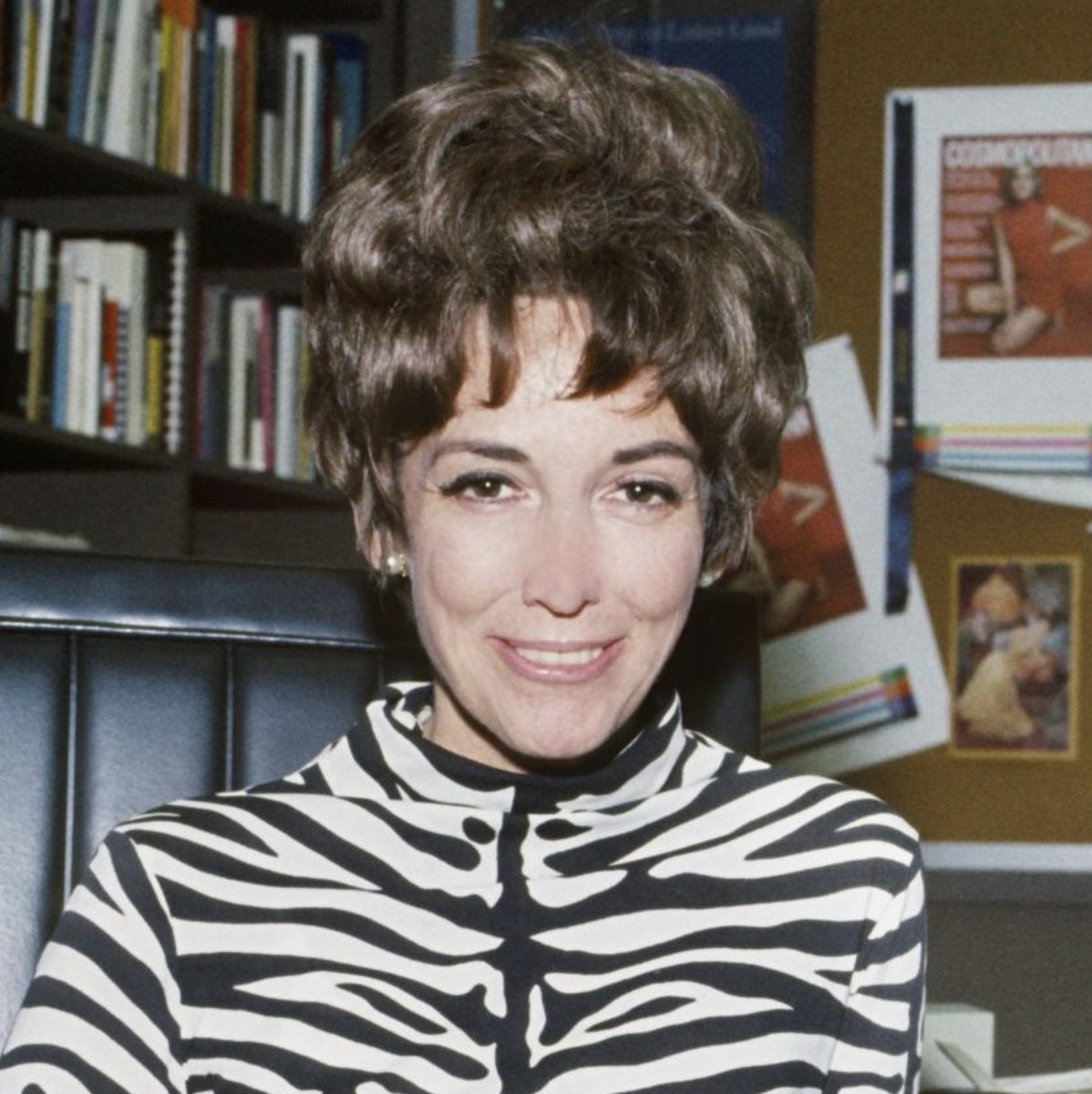 DrBuzz_Forensic's tweet image. Author, publisher, &amp;amp; businesswoman Helen Gurley Brown was #BornOnThisDay, Feb. 18, 1922. Remembered as the editor-in-chief of #Cosmopolitan magazine for 32 years &amp;amp; also the author of the bestselling book Sex and The Single Girl (1962).Passed in 2012 ( age 90) #RIP #BOTD #feminist