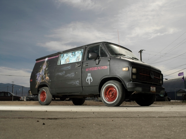 CreepyVan69's tweet photo. When this van is a rock'n.  #rock #vintage #retro https://t.co/aA6LoRUsv2