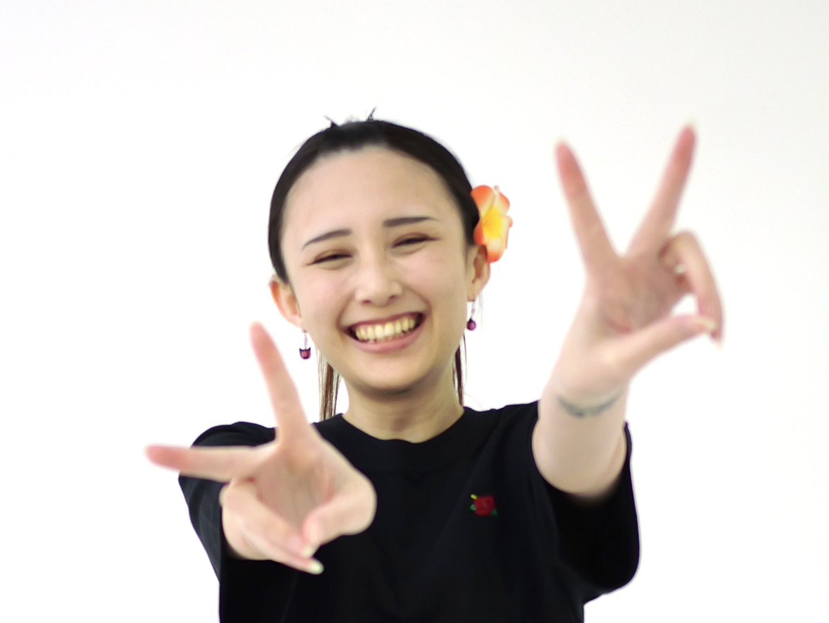 bloomgirls2025's tweet photo. 🌺【ハナヨメ修行】🌺
《日程決定‼️2/23〜3/1》

ハナハナの本場《沖縄》で✈️
ハナハナが強いお店で🎰
“週間イチオシ機種”のハナハナで🌺

1週間修行したら成長できるはず‼️🎉✨

夏目ちゃん（@watashida_1115 ）が
🍀地域の人にインタビューして名前の挙がったお店に【勝手に来店】します🎯

🔰分からない事はその道の専門家に聞きにいきます凸🎰

来週はみんなでハナハナウィークにしましょう🌺✨

⚠️この企画はブルームガールズYouTubeチャンネルのPRです🙇‍♂️

#夏目幸芽 #ハナヨメ修行 #ブルガ
#ハナ咲く日 #FM那覇 #シーズン1 
#恩返し #ハナハナ #万枚 #コンプリート 
#ゲボ負け #タコ勝ち #沖縄 #pr