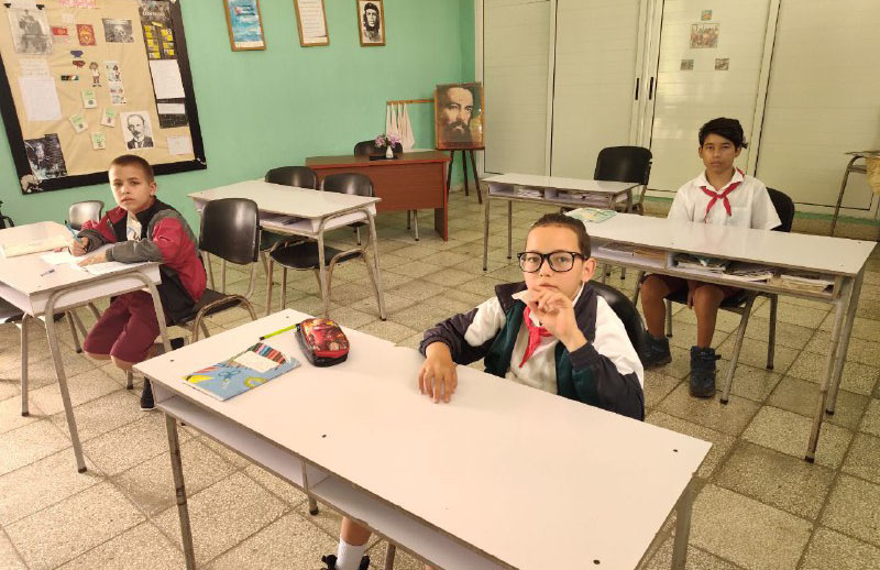 La Escuela Regional Marta Abreu de Villa Clara atiende actualmente a 65 estudiantes con discapacidad físico-motora procedentes de cinco provincias del centro del país, una labor que se sostiene de manera gratuita pese al recrudecimiento del bloqueo económico impuesto por EUA.