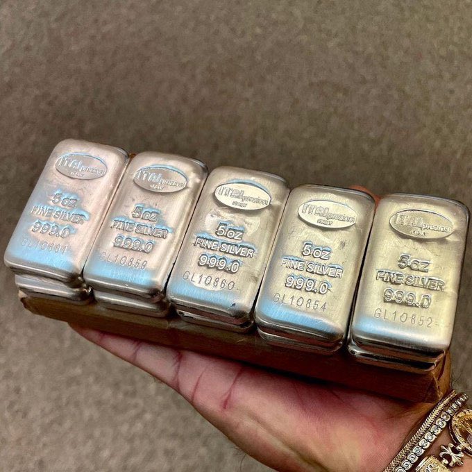 Beautiful 5 oz silver bars
#silverbars #coin