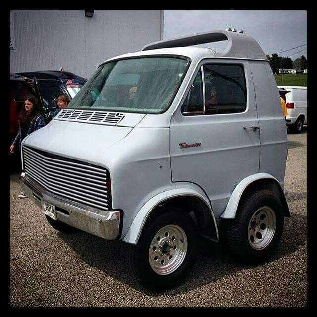 CreepyVan69's tweet photo. Stubbie!!! #weird #van #creepy https://t.co/LMDaBKgwVe
