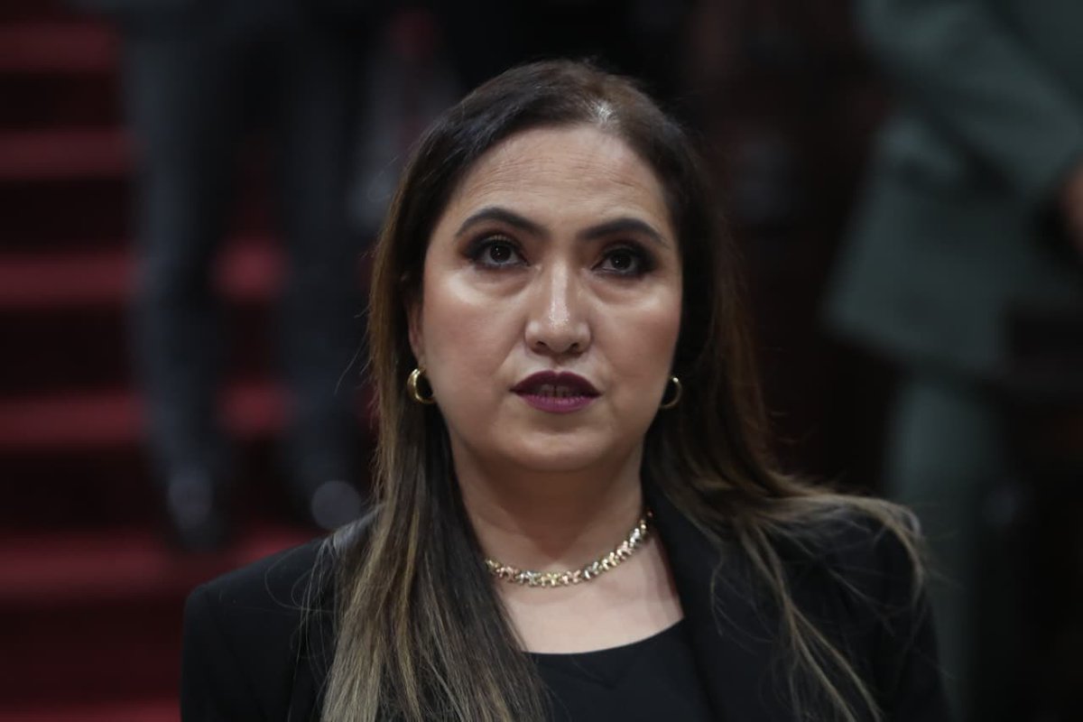 #CSJ |
Tras ser juramentada como presidenta de la Corte Suprema de Justicia, Claudia Paredes indicó que asumirá la Comisión de Postulación para Fiscal General luego de tomar posesión en el OJ. Sobre señalamientos de vínculos con el diputado Allan Rodríguez, afirmó que mantiene