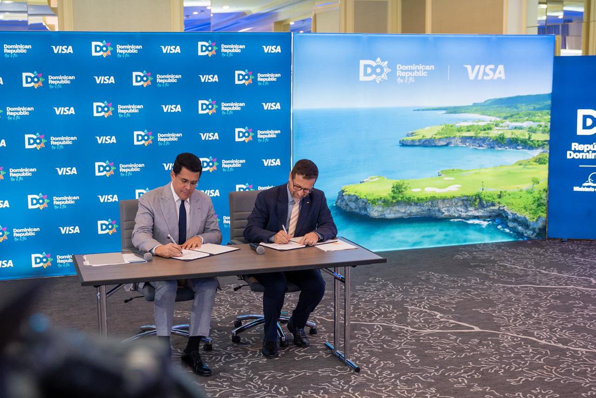 La República Dominicana se convierte en el primer país del Caribe en firmar un acuerdo de colaboración estratégica con Visa para fortalecer la experiencia del viajero. 🇩🇴💳

¡Innovación aplicada al turismo!