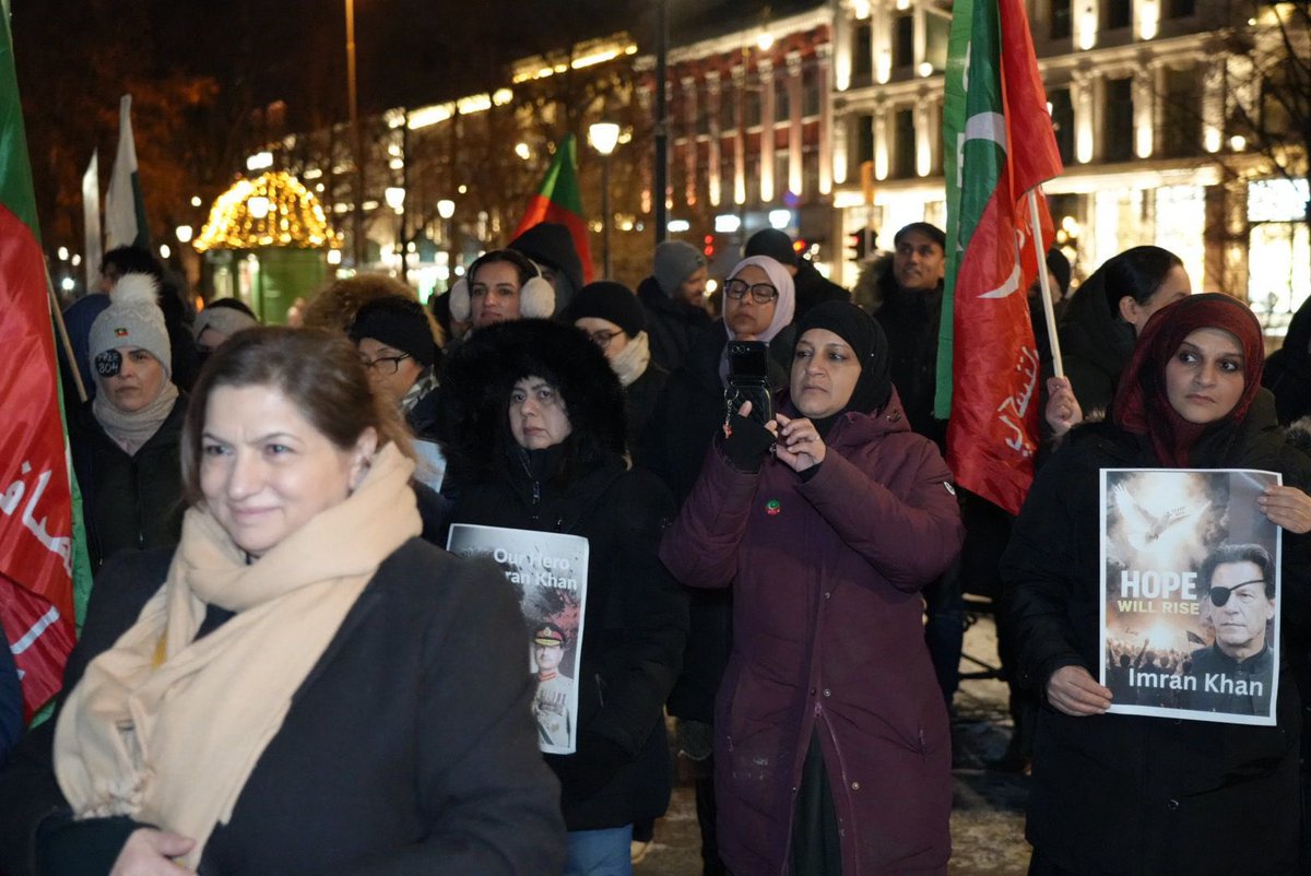 PTIEU_Official's tweet photo. PTI Norway staged a protest today outside the Norwegian Parliament (Stortinget) to urgently highlight the deteriorating health condition of Imran Khan and to demand his immediate release. Participants warned that prolonged solitary confinement and continued detention have reportedly caused serious damage to his eyesight, describing the situation as a grave human-rights concern. The demonstrators called for immediate access to leading medical specialists under the supervision of his personal physicians and family, and urged authorities to stop what they described as ongoing mistreatment without delay.

#ComeToStreetsForKhan
#مزاحمت_خان_کی_رہائی_تک