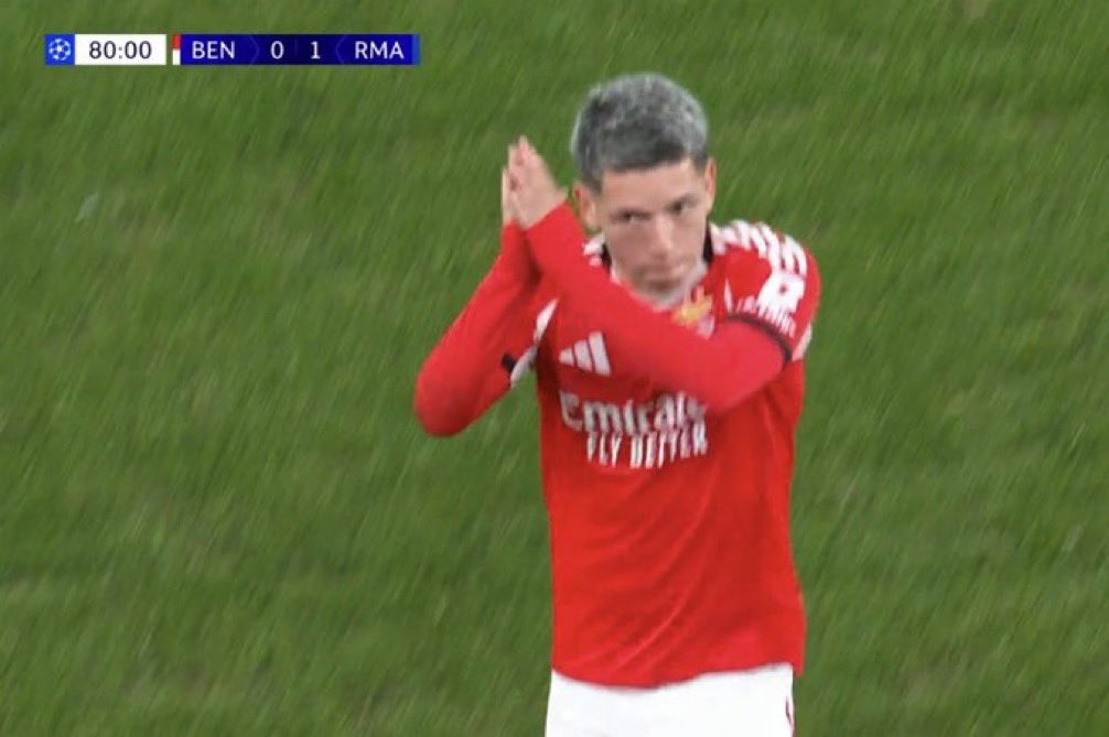 CentralDoBrega's tweet image. e o racista ainda saiu aplaudido pelo estádio todo

vai tomar no cu também essa torcida do Benfica

que nojo do caralho